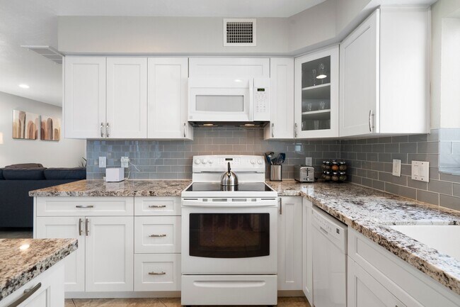8578 E Indian School Rd Scottsdale, AZ 85251 photo 4