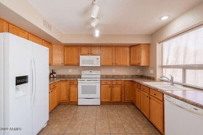 16663 W Rimrock St Surprise, AZ 85388 photo 5