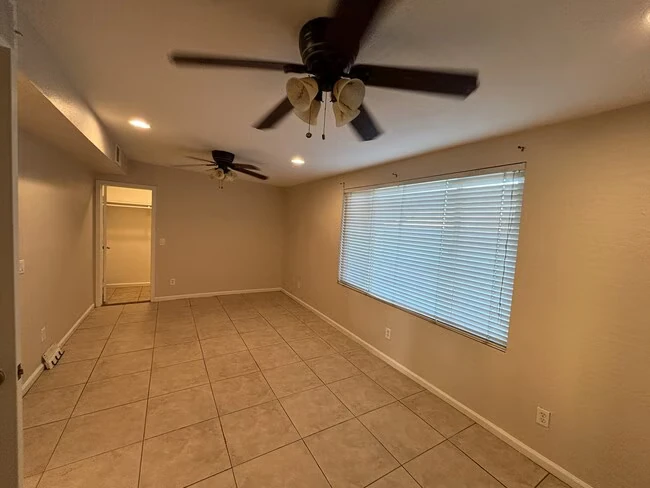 8527 N 31st Dr Phoenix, AZ 85051 photo 3