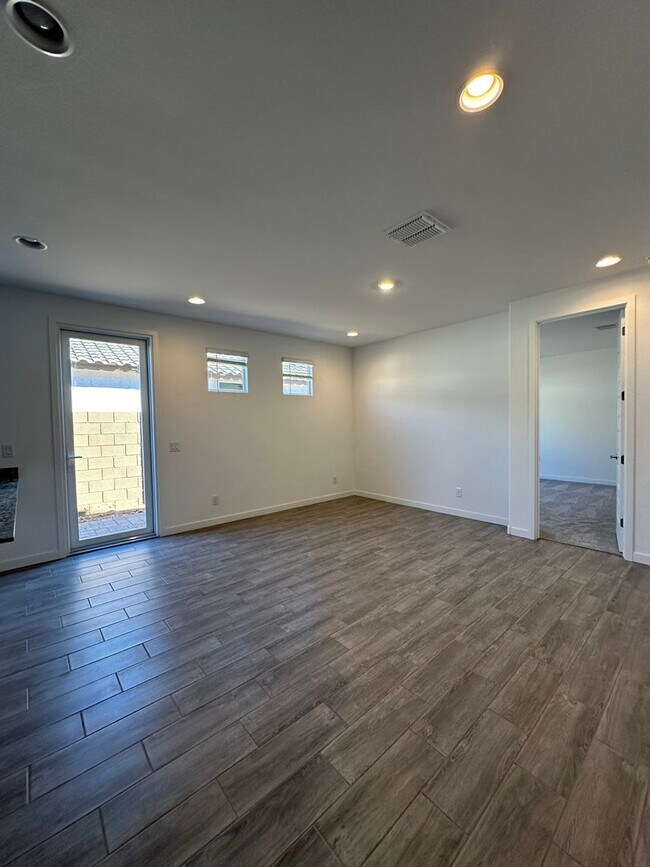 7609 W Jackrabbit Ln Peoria, AZ 85383 photo 5