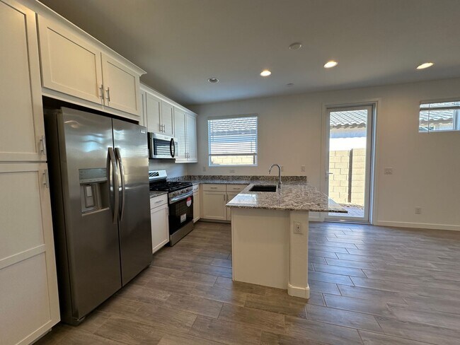 7609 W Jackrabbit Ln Peoria, AZ 85383 photo 4