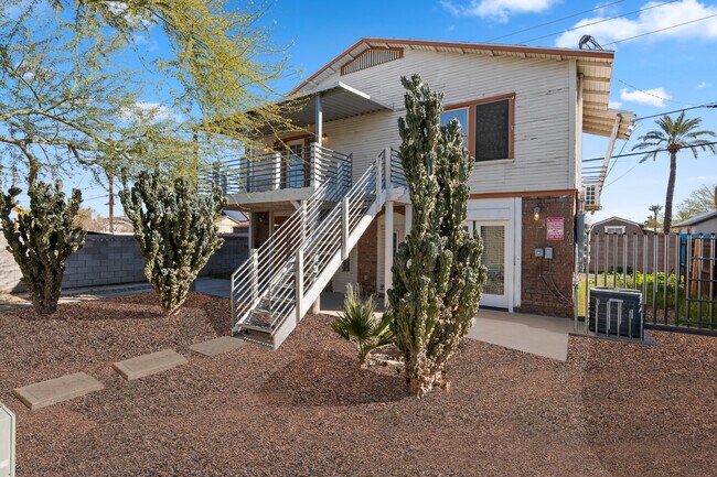 2225 N 9th St Phoenix, AZ 85006 photo 2