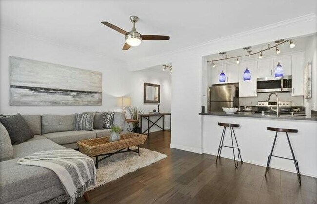 615 Vine St Oceanside, CA 92054 photo 2
