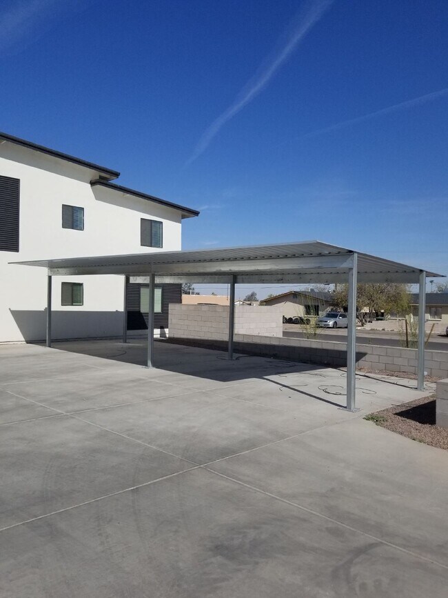813 E Siesta Dr Phoenix, AZ 85042 photo 4