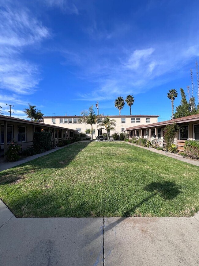 2162 Felspar St San Diego, CA 92109 photo 2