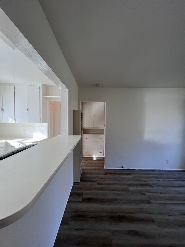 2162 Felspar St San Diego, CA 92109 photo 5