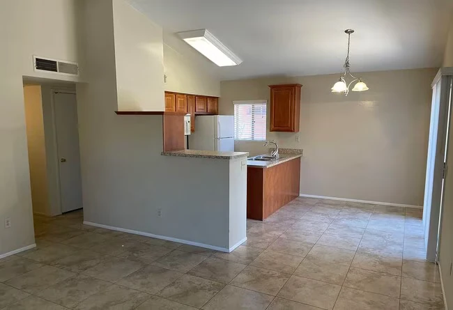 34 W Concorda Dr Tempe, AZ 85282 photo 2