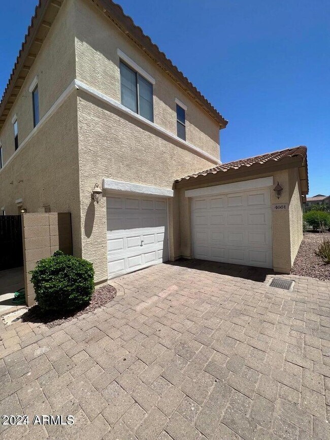 4661 E Laurel Ave Gilbert, AZ 85234 photo 2