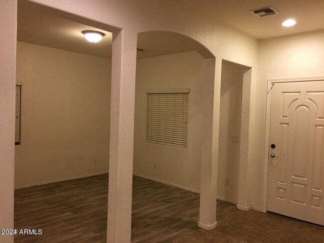 4661 E Laurel Ave Gilbert, AZ 85234 photo 3