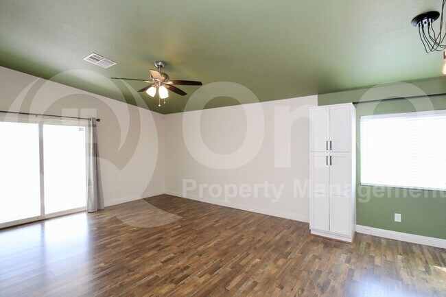 16039 N Factory St Surprise, AZ 85378 photo 4