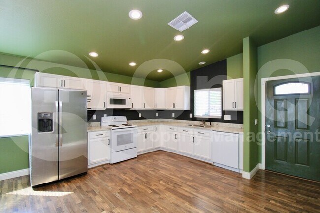 16039 N Factory St Surprise, AZ 85378 photo 3