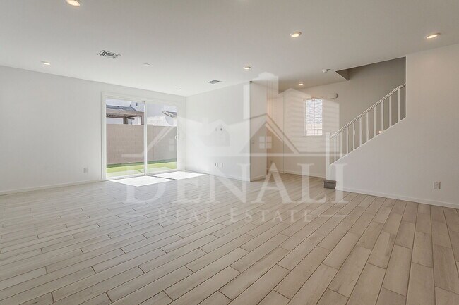2434 W Rowel Rd Phoenix, AZ 85085 photo 3