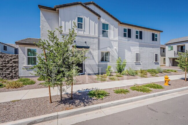 2434 W Rowel Rd Phoenix, AZ 85085 photo 2