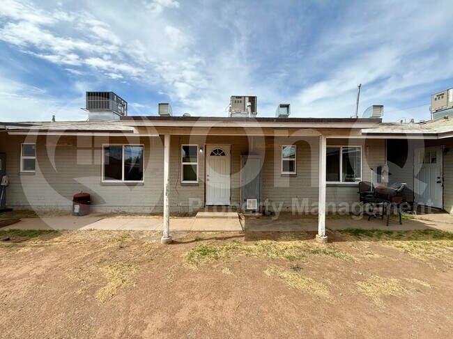 745 E Weldon Ave photo 4
