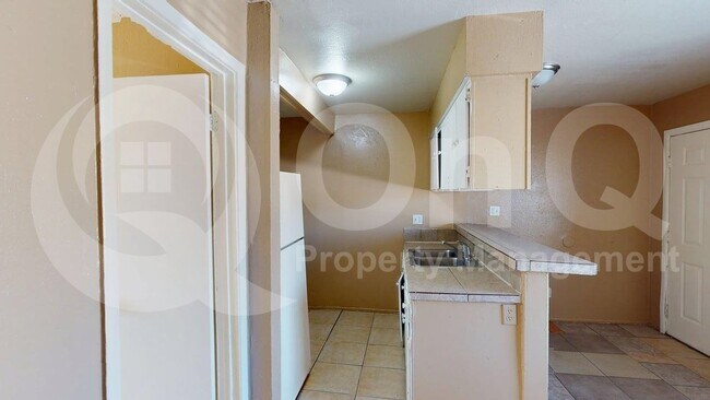 14 S 31st Ave Phoenix, AZ 85009 photo 4