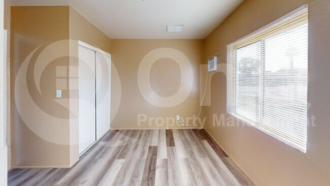 14 S 31st Ave Phoenix, AZ 85009 photo 2