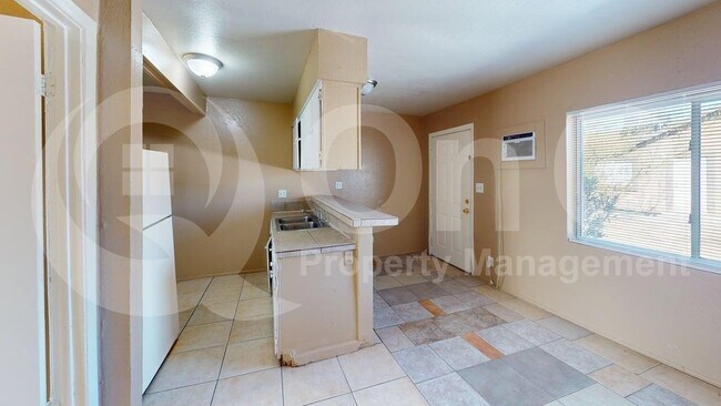 14 S 31st Ave Phoenix, AZ 85009 photo 5