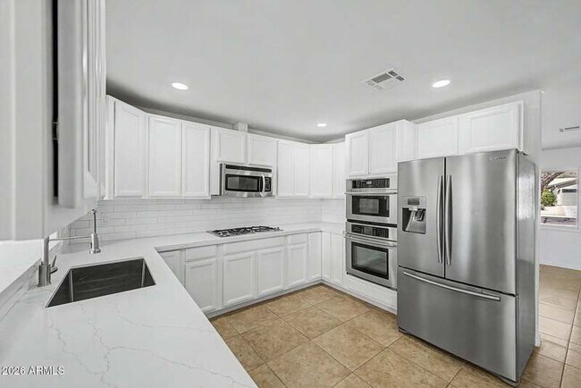 2601 E Dahlia Dr Phoenix, AZ 85032 photo 4