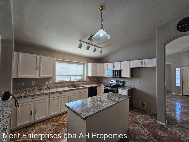 4806 W Valencia Dr Phoenix, AZ 85339 photo 4