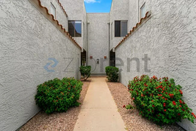 Unit Unit 1018 photo 3