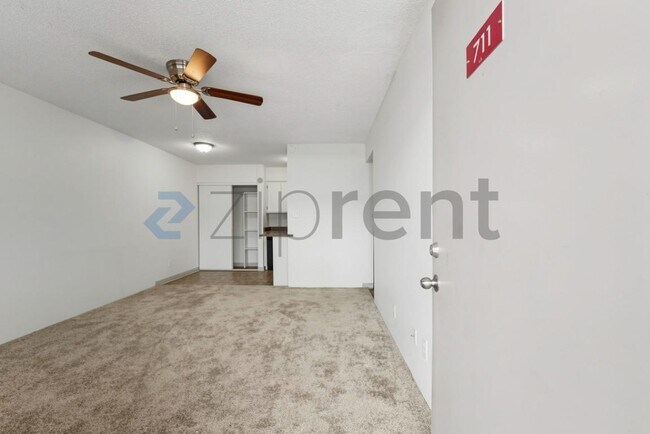 Unit 711 photo 3
