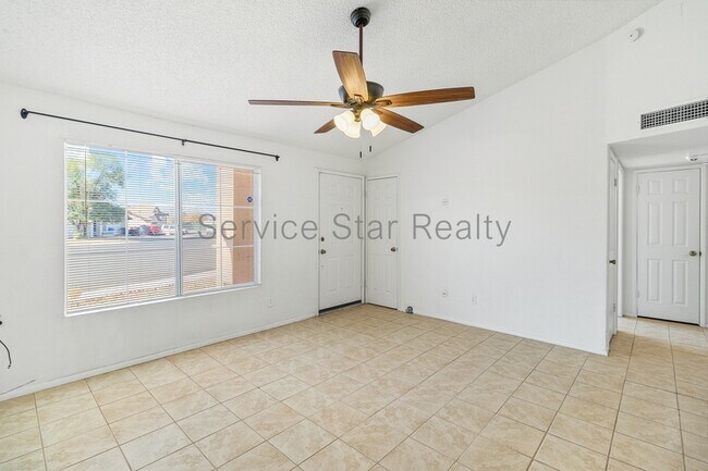 6902 W Cora Ln Phoenix, AZ 85033 photo 3