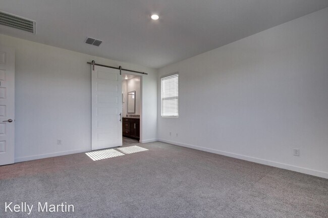 1087 E Chapman Dr Chandler, AZ 85286 photo 5