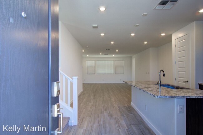 1087 E Chapman Dr Chandler, AZ 85286 photo 2