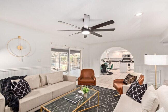 4432 E Paradise Ln Phoenix, AZ 85032 photo 2