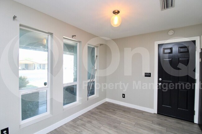 17 S Cholla St Gilbert, AZ 85233 photo 4