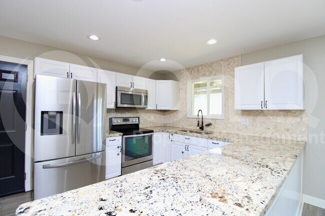 17 S Cholla St Gilbert, AZ 85233 photo 3