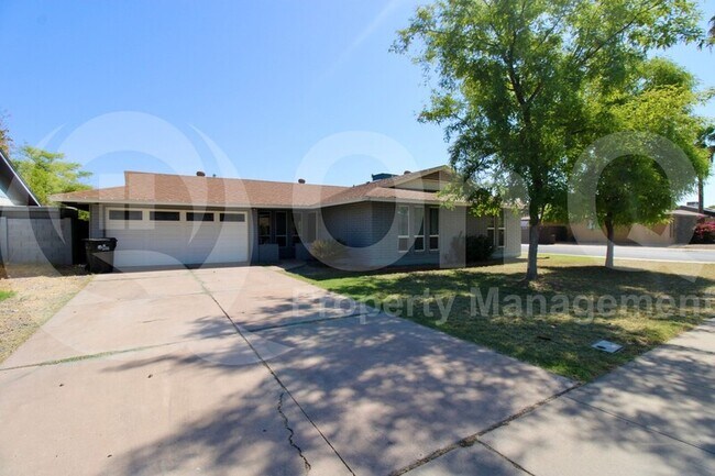 17 S Cholla St Gilbert, AZ 85233 photo 2