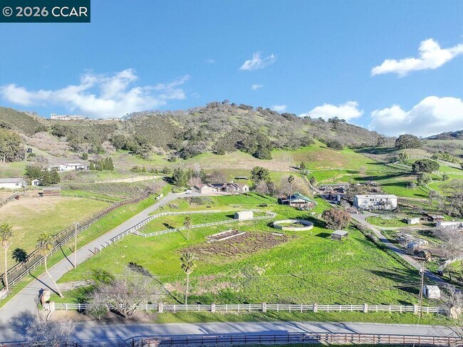 4161 Leon Dr Clayton, CA 94517 photo 2