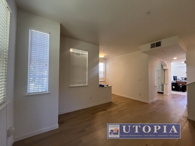 313 Village Cir Santa Cruz, CA 95060 photo 4