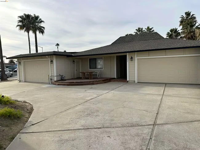 1472 Willow Lake Rd photo 2