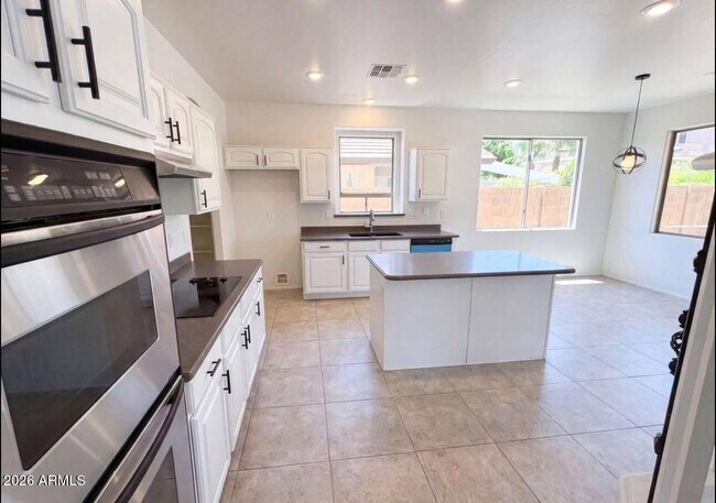 13530 W Banff Ln Surprise, AZ 85379 photo 4