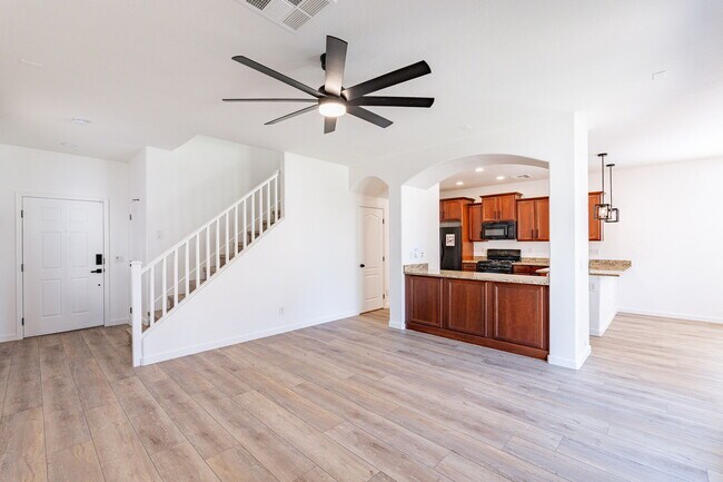 2225 E Sunland Ave Phoenix, AZ 85040 photo 5
