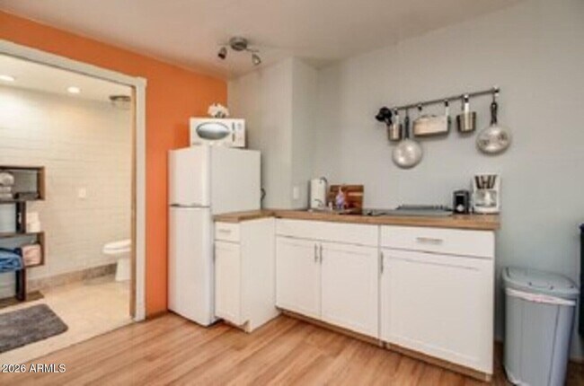 830 E Maryland Ave Phoenix, AZ 85014 photo 4