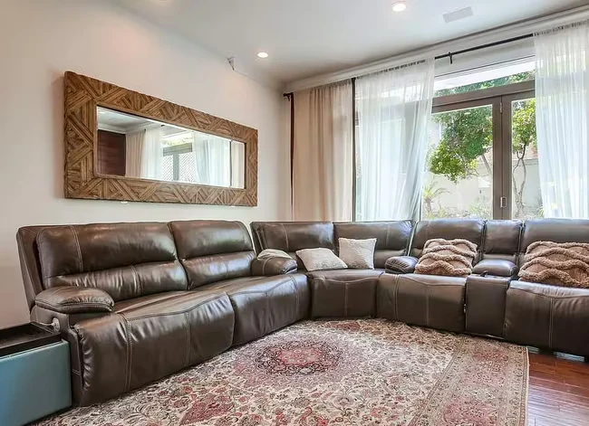 9709 Claiborne Sq La Jolla, CA 92037 photo 4