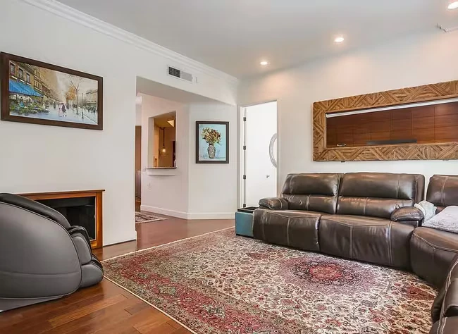 9709 Claiborne Sq La Jolla, CA 92037 photo 5