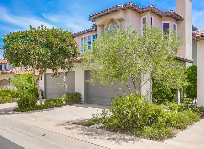 9709 Claiborne Sq La Jolla, CA 92037