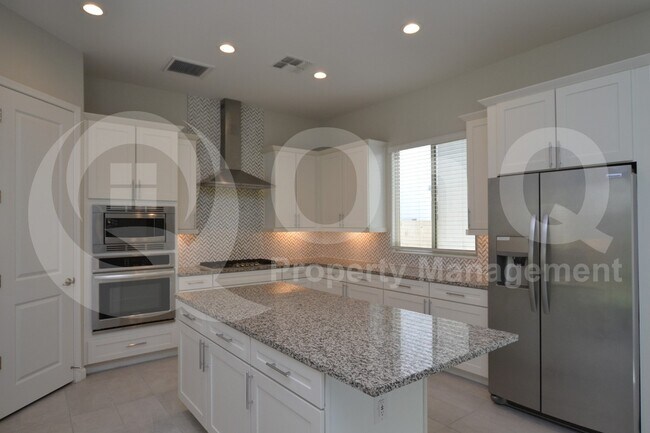 6508 E Rose Marie Ln Phoenix, AZ 85054 photo 2
