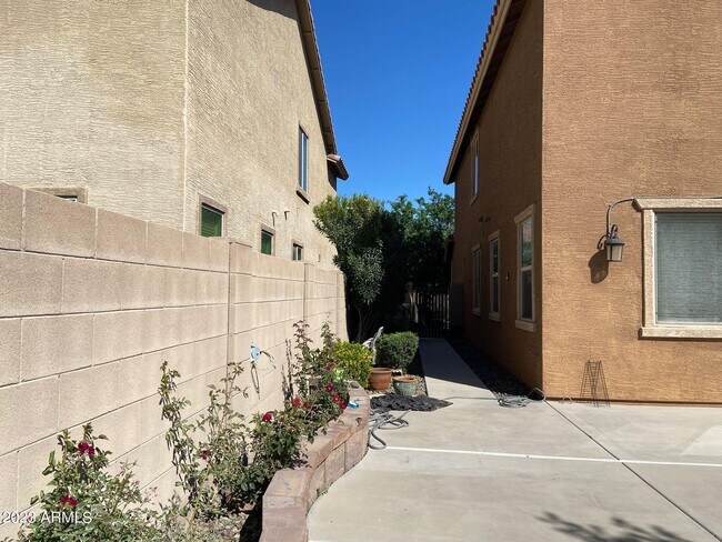 16346 N 73rd Ln Peoria, AZ 85382 photo 5