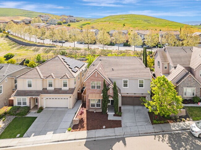 6811 Syrah Dr Dublin, CA 94568 photo 3