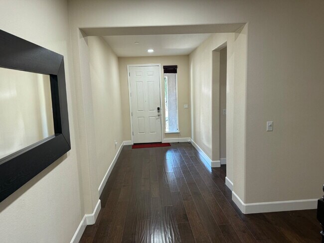 6811 Syrah Dr Dublin, CA 94568 photo 4