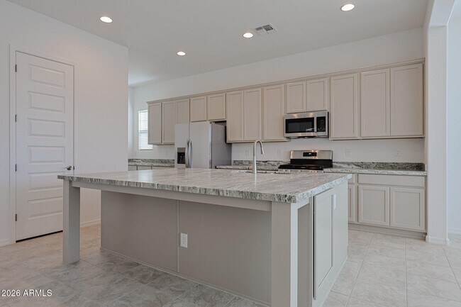 7671 W Smoketree Dr Peoria, AZ 85383 photo 3