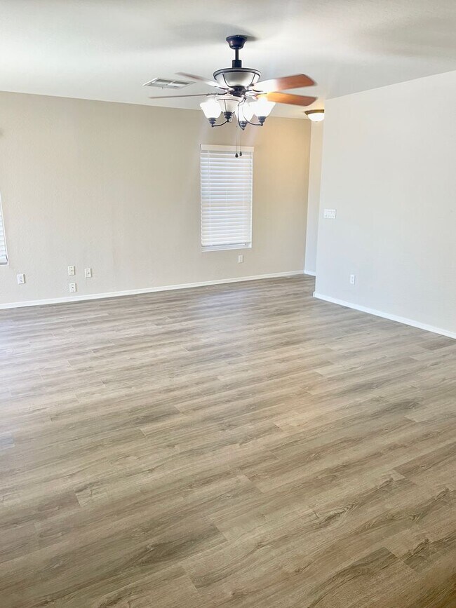 22639 W Mohave St Buckeye, AZ 85326 photo 4