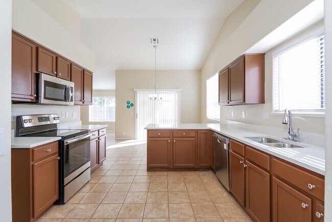 6417 N 81st Dr Glendale, AZ 85303 photo 5