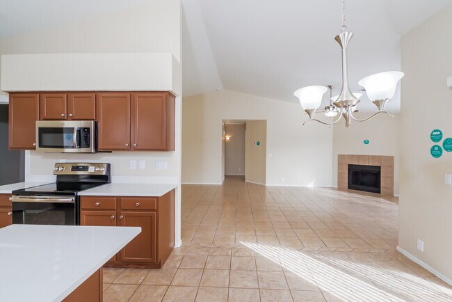 6417 N 81st Dr Glendale, AZ 85303 photo 3