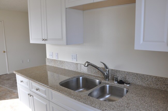 Mira Monte Apartments photo 4